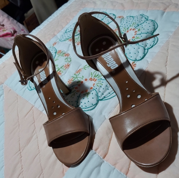 Bongo Open Toe Ankle Strap Nude Beige Heels Women's Size 9M - Picture 3 of 9